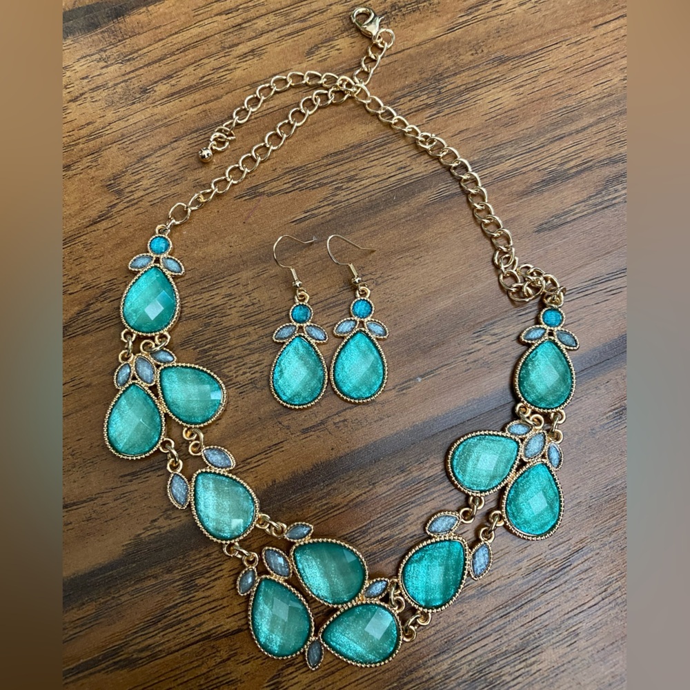 Elegant Gold and Turquoise Jewelry Set